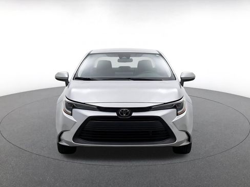 Used 2025 Toyota Corolla LE FWD image 2