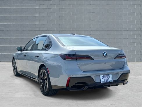 Used 2025 BMW 740i w/ Executive Package RWD image 3