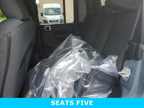 New 2025 Jeep Gladiator Sport image 25