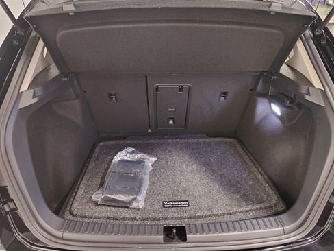 Used 2025 Volkswagen Taos SE image 13