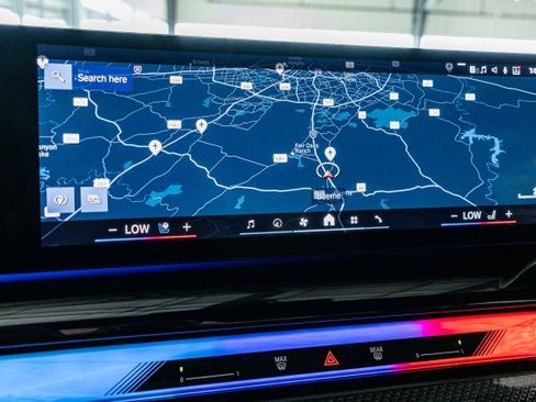 Used 2025 BMW M5 w/ Carbon Package image 22