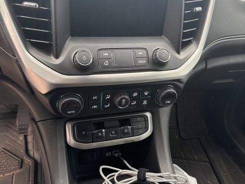 Used 2022 GMC Acadia SLT w/ Preferred Package image 34