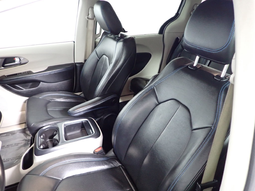 Used 2021 Chrysler Pacifica Touring-L FWD image 20