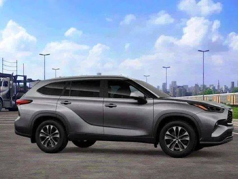 New 2026 Toyota Highlander XLE AWD/4WD image 13