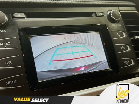 Used 2019 Toyota Highlander LE FWD image 15