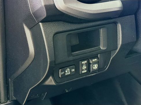 Used 2017 Toyota Tacoma TRD Sport w/ Premium & Technology Package image 8