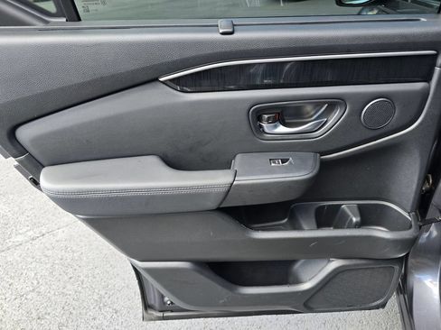 Certified 2025 Honda Pilot Elite image 9