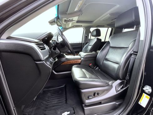 Used 2019 Chevrolet Suburban Premier image 10