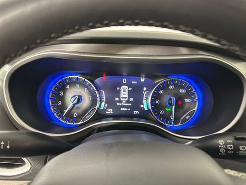 Certified 2024 Chrysler Pacifica Touring-L FWD image 20