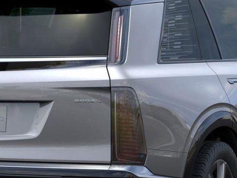 New 2026 Cadillac Vistiq Luxury w/ LPO, Floor Liner Package image 11