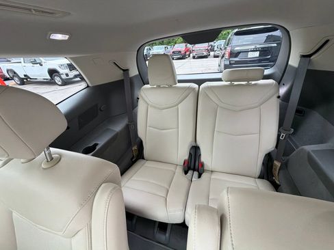 Used 2025 Cadillac XT6 Premium Luxury w/ Technology Package AWD/4WD image 7