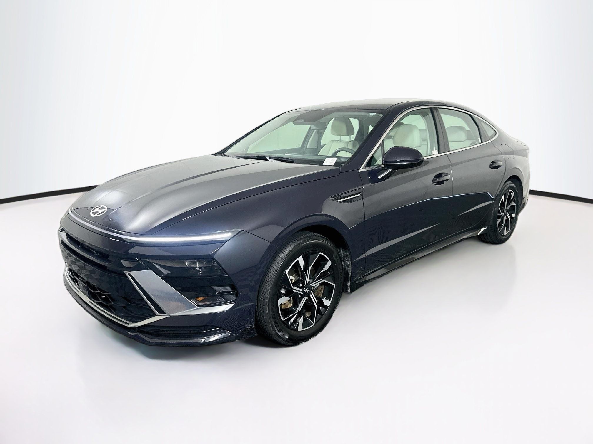 Used 2025 Hyundai Sonata SEL FWD image 3