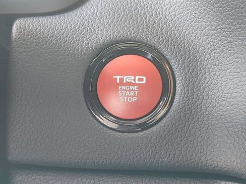 Used 2025 Toyota Tundra Limited w/ TRD Off-Road Package AWD/4WD image 20