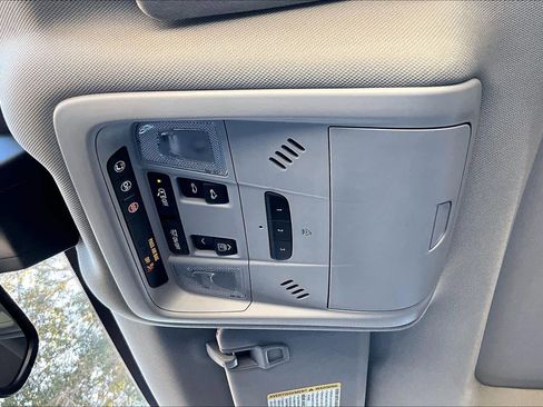 Used 2020 Chevrolet Equinox Premier image 31