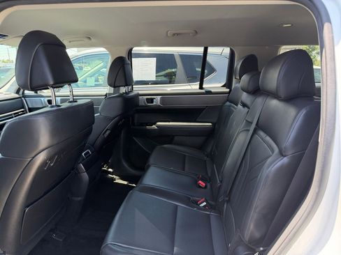 Used 2025 Hyundai Santa Fe SEL AWD/4WD image 28