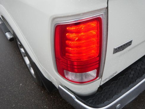 Used 2017 RAM 1500 Laramie w/ Convenience Group AWD/4WD image 17