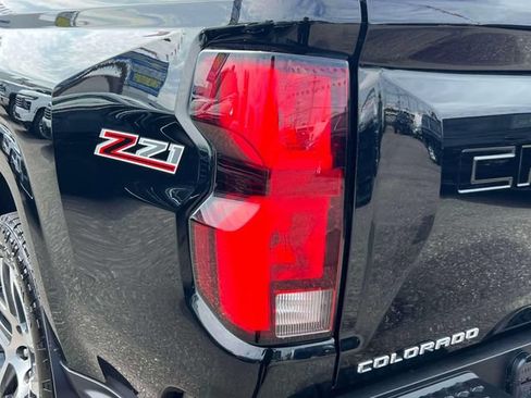 Certified 2023 Chevrolet Colorado Z71 w/ Advanced Trailering Package AWD/4WD image 12