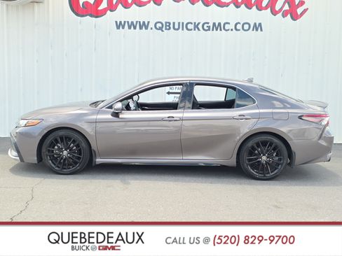 Used 2022 Toyota Camry XSE FWD image 4