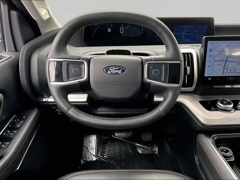 Certified 2025 Ford Expedition Active AWD/4WD image 5
