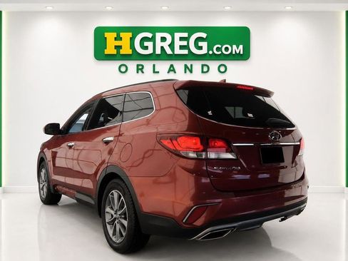 Used 2017 Hyundai Santa Fe SE FWD image 2