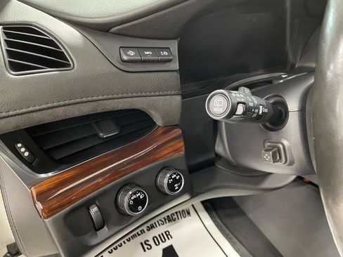 Used 2015 Cadillac Escalade Luxury AWD/4WD image 33