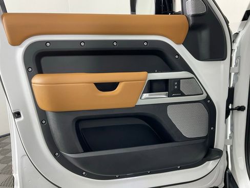 Used 2024 Land Rover Defender 130 S image 12