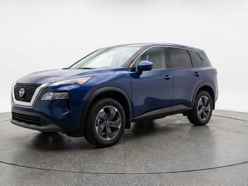 Used 2025 Nissan Rogue SV image 3