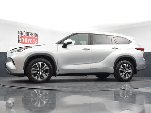 Used 2022 Toyota Highlander XLE image 29
