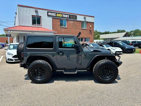 Used 2017 Jeep Wrangler Sport AWD/4WD image 4