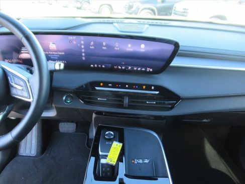 Used 2025 Buick Enclave Sport Touring image 20