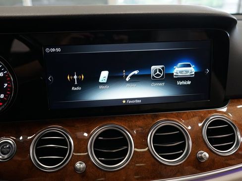 Used 2019 Mercedes-Benz E 300 4MATIC image 36