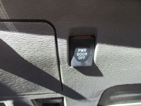 Used 2018 Toyota Sienna XLE image 27