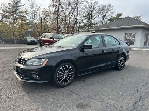 Used 2017 Volkswagen Jetta Sport w/ Jetta Sport Lighting Package image 3