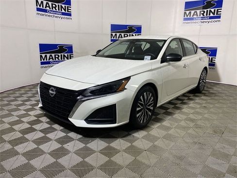 Used 2024 Nissan Altima 2.5 SV image 11