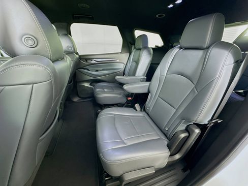 Used 2024 Buick Enclave Essence image 27
