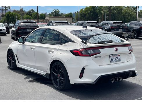 Used 2025 Honda Civic Type R image 2