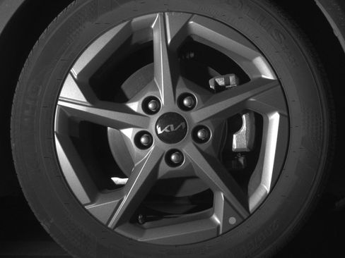 Used 2025 Kia K4 LXS image 13