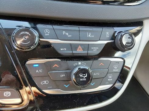 Used 2023 Chrysler Pacifica Touring-L FWD image 63