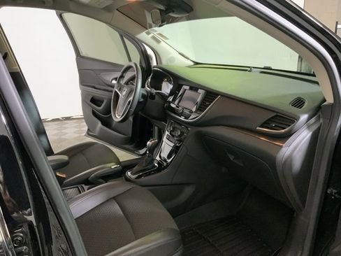 Used 2022 Buick Encore Preferred image 25