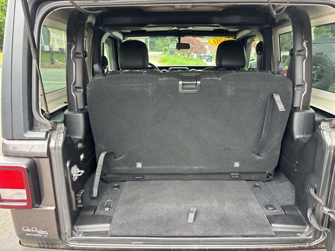 Used 2020 Jeep Wrangler Sport AWD/4WD image 6