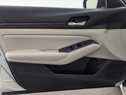 Used 2025 Nissan Altima 2.5 SV image 13