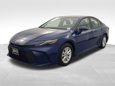 Used 2025 Toyota Camry LE image 10