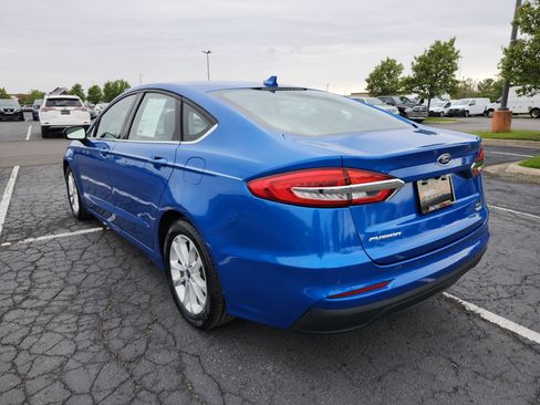 Used 2020 Ford Fusion SE FWD image 15