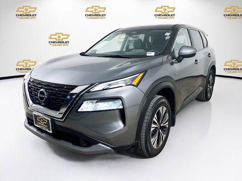 Used 2023 Nissan Rogue SV image 3