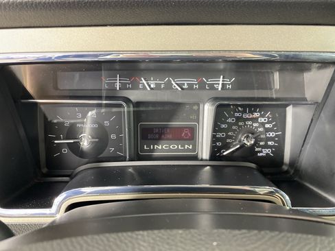 Used 2014 Lincoln Navigator 4WD image 20