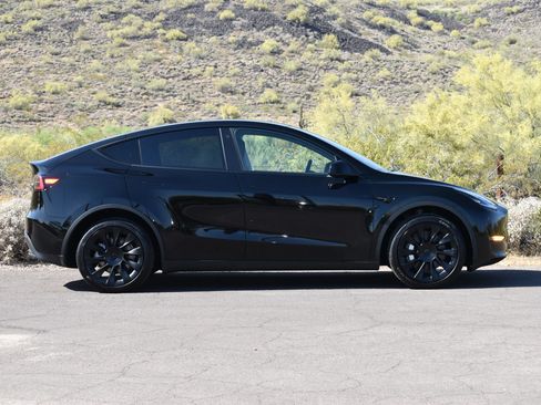 Used 2023 Tesla Model Y Long Range AWD/4WD image 9