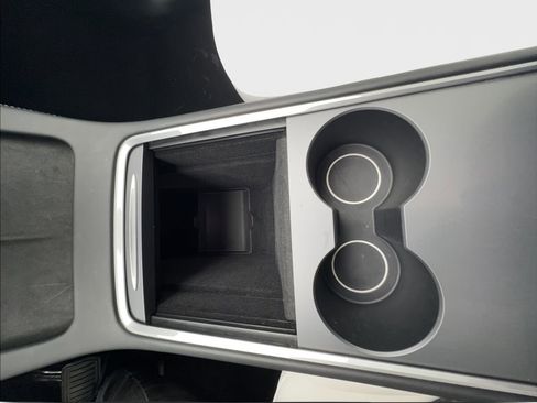 Used 2024 Tesla Model Y 2WD image 42