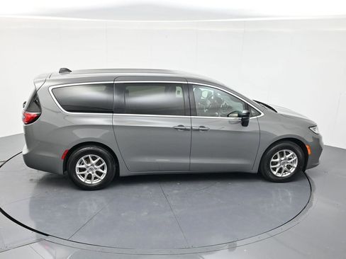 Used 2025 Chrysler Pacifica Select FWD image 38