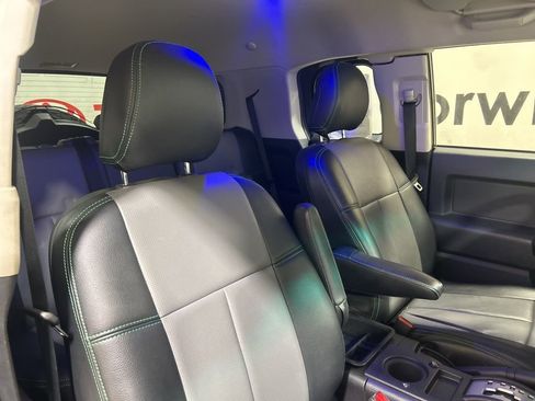 Used 2014 Toyota FJ Cruiser 4WD image 14