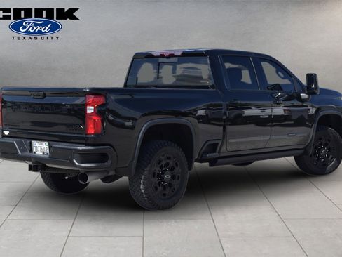 Used 2024 Chevrolet Silverado 2500 High Country w/ Midnight Edition AWD/4WD image 4